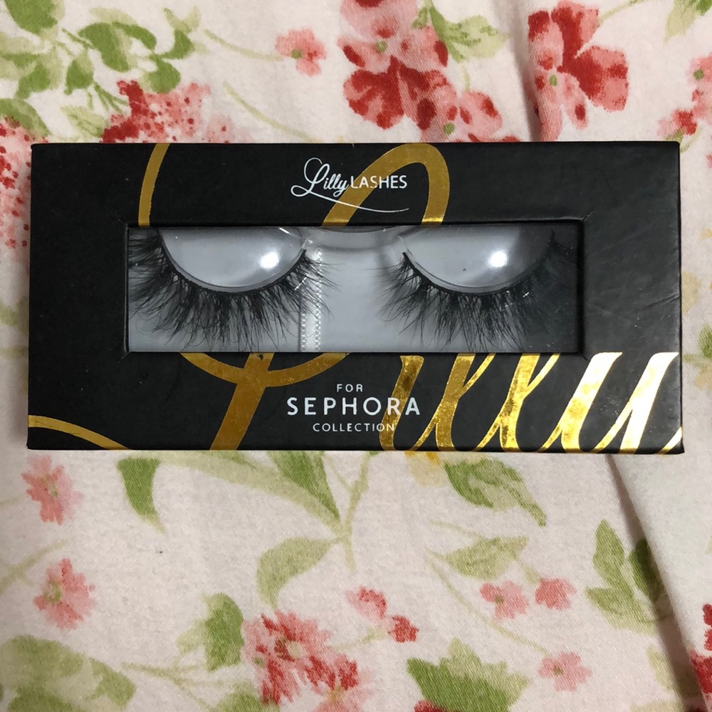 Lily lashes Paris